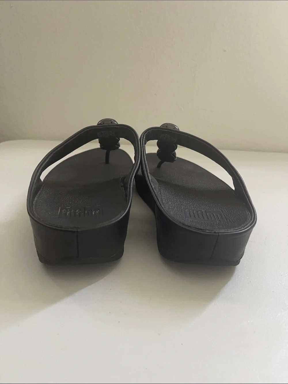 FitFlop Womens Rola Sandals Size 8 Black Thong Beaded Flip Flop Low Wedge Comfy